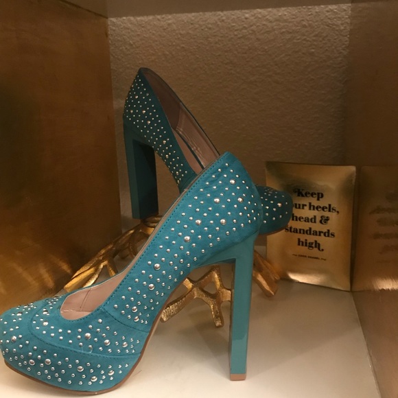 Mint green studded heels size 7 - Picture 3 of 7